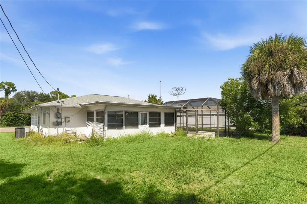 For Sale: $169,900 (2 beds, 1 baths, 986 Square Feet)