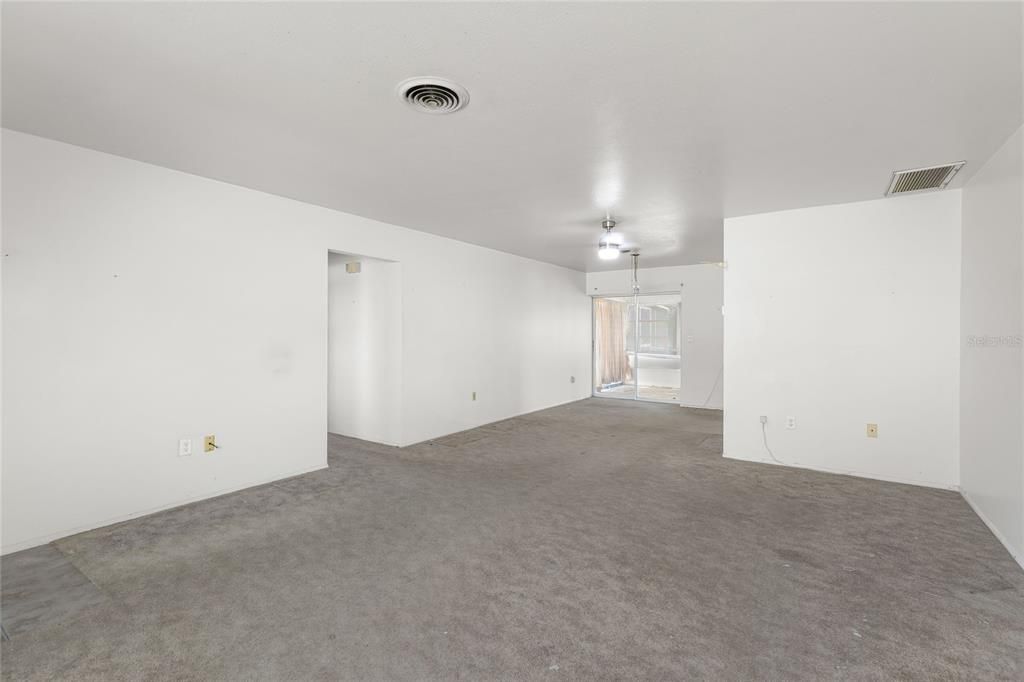 For Sale: $169,900 (2 beds, 1 baths, 986 Square Feet)