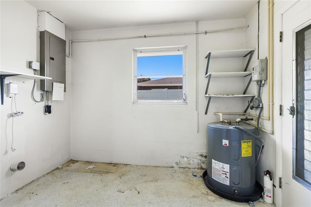 For Sale: $169,900 (2 beds, 1 baths, 986 Square Feet)
