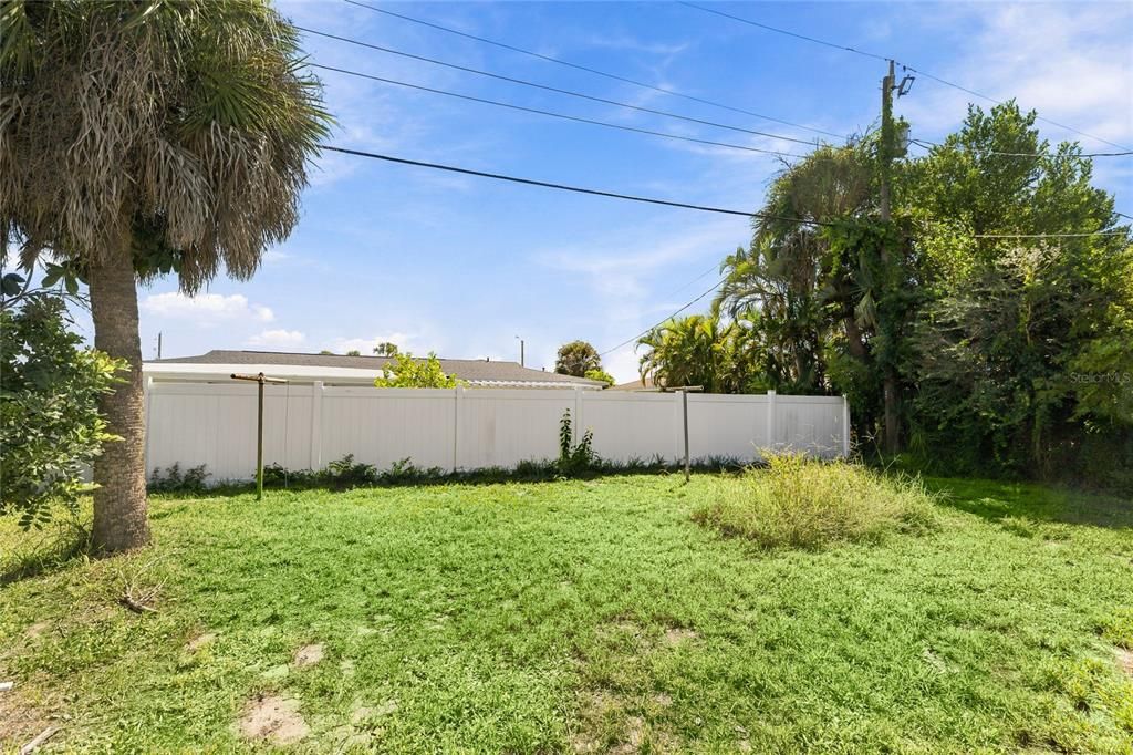 For Sale: $169,900 (2 beds, 1 baths, 986 Square Feet)