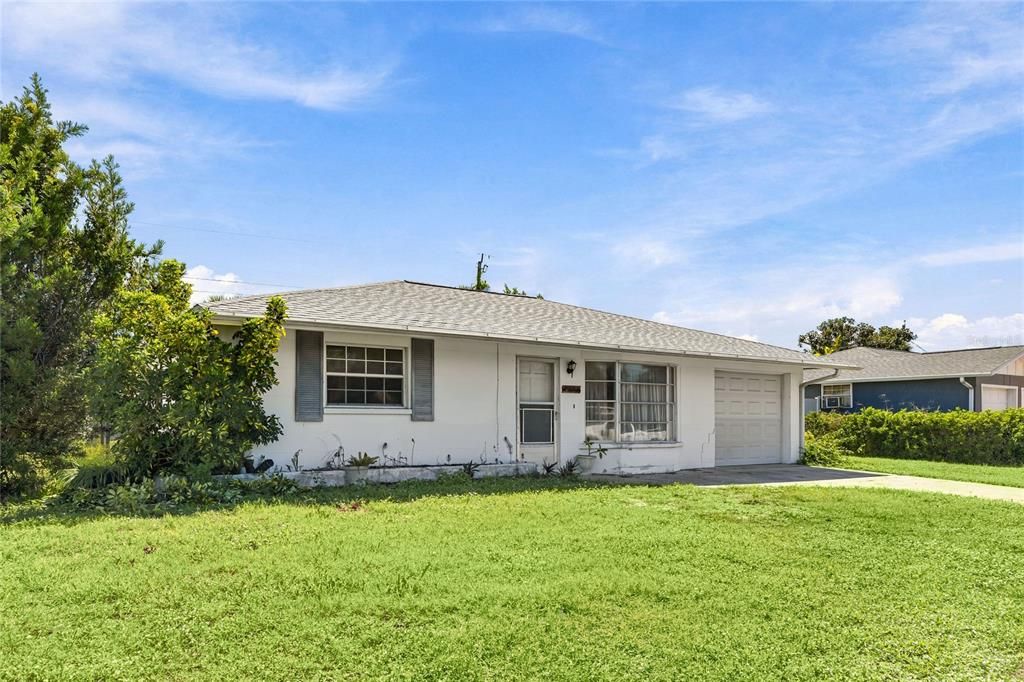 For Sale: $169,900 (2 beds, 1 baths, 986 Square Feet)