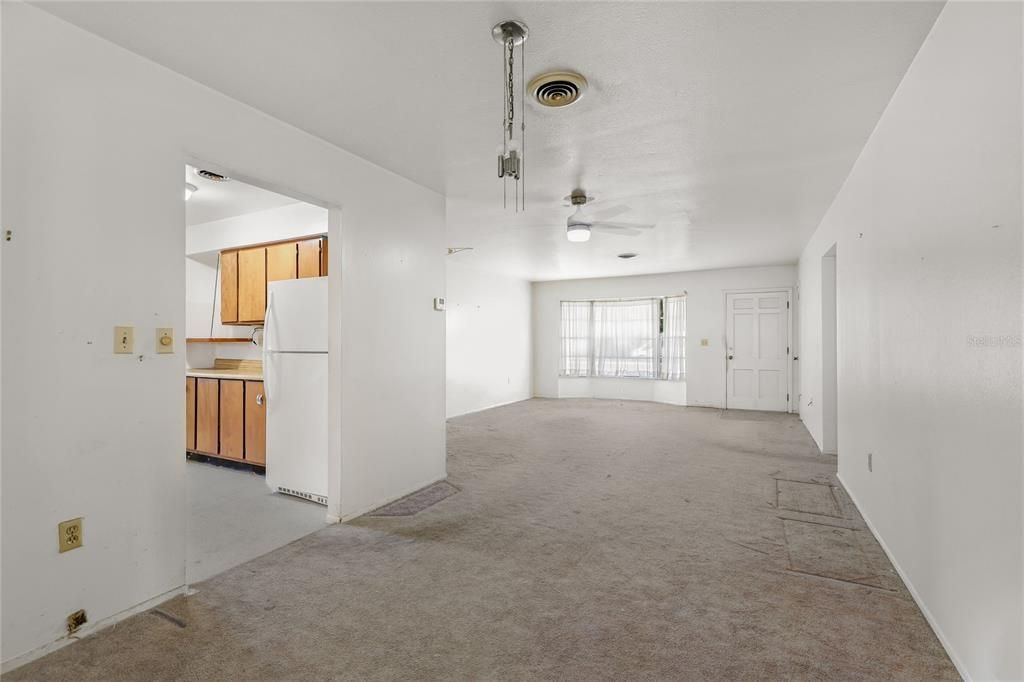 For Sale: $169,900 (2 beds, 1 baths, 986 Square Feet)