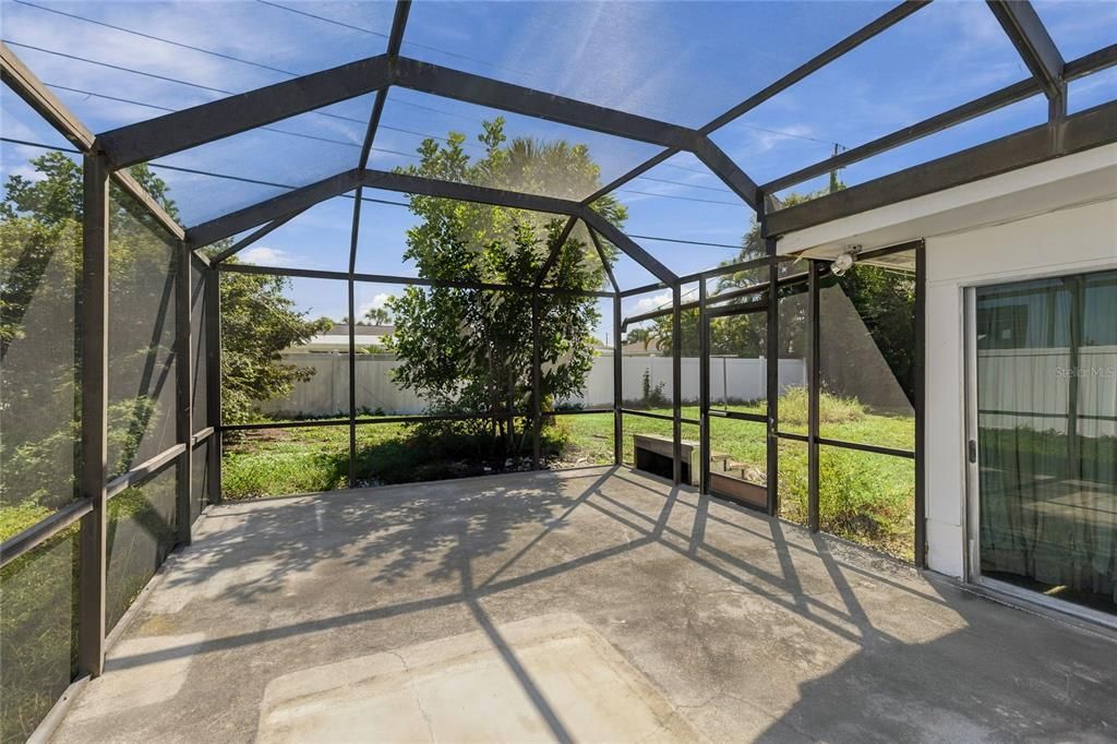 For Sale: $169,900 (2 beds, 1 baths, 986 Square Feet)