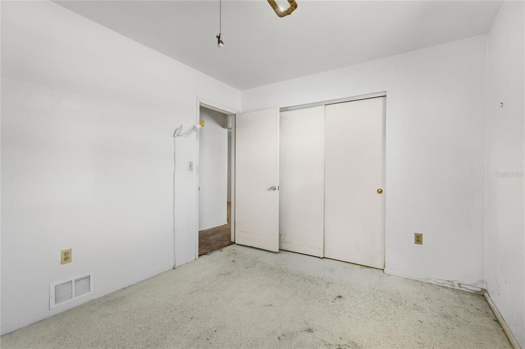 For Sale: $169,900 (2 beds, 1 baths, 986 Square Feet)