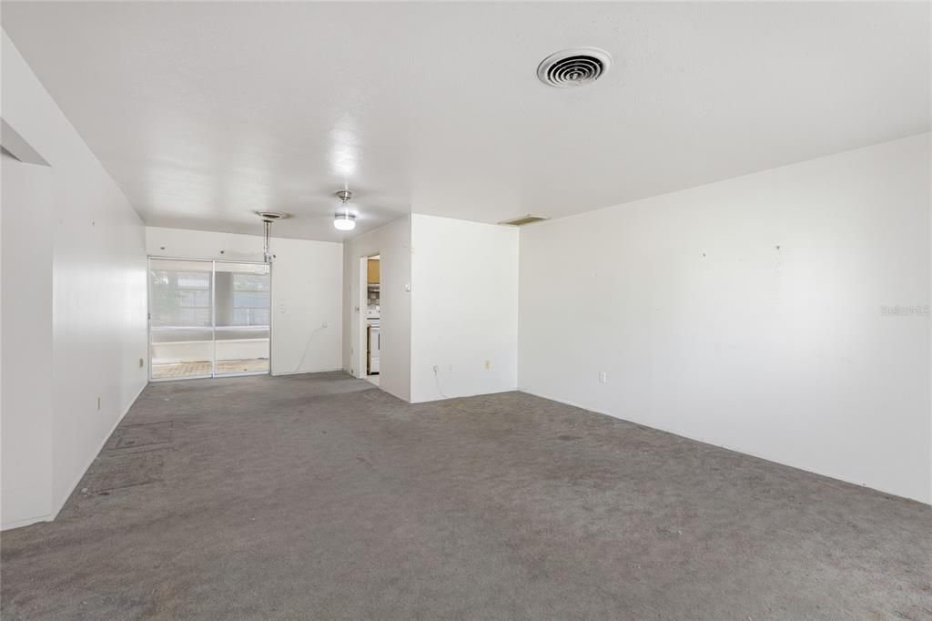 For Sale: $169,900 (2 beds, 1 baths, 986 Square Feet)