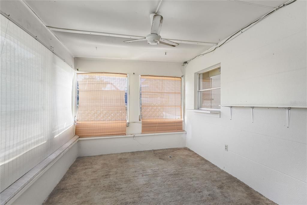 For Sale: $169,900 (2 beds, 1 baths, 986 Square Feet)
