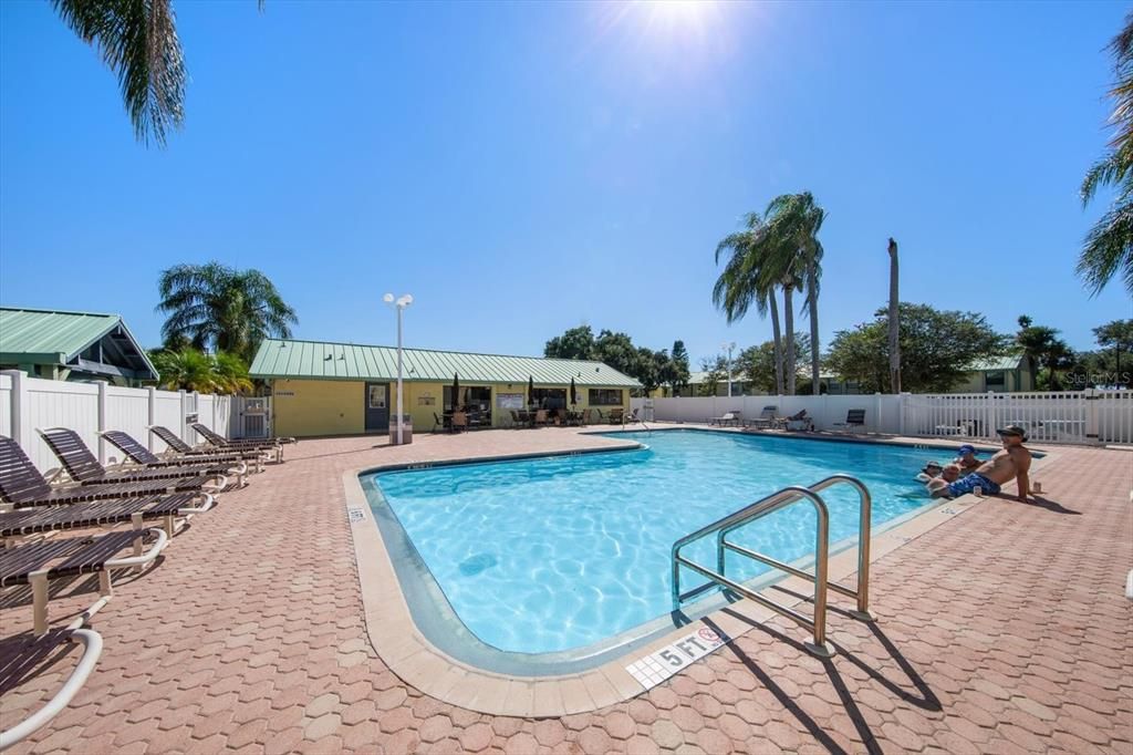 For Sale: $224,999 (2 beds, 2 baths, 928 Square Feet)