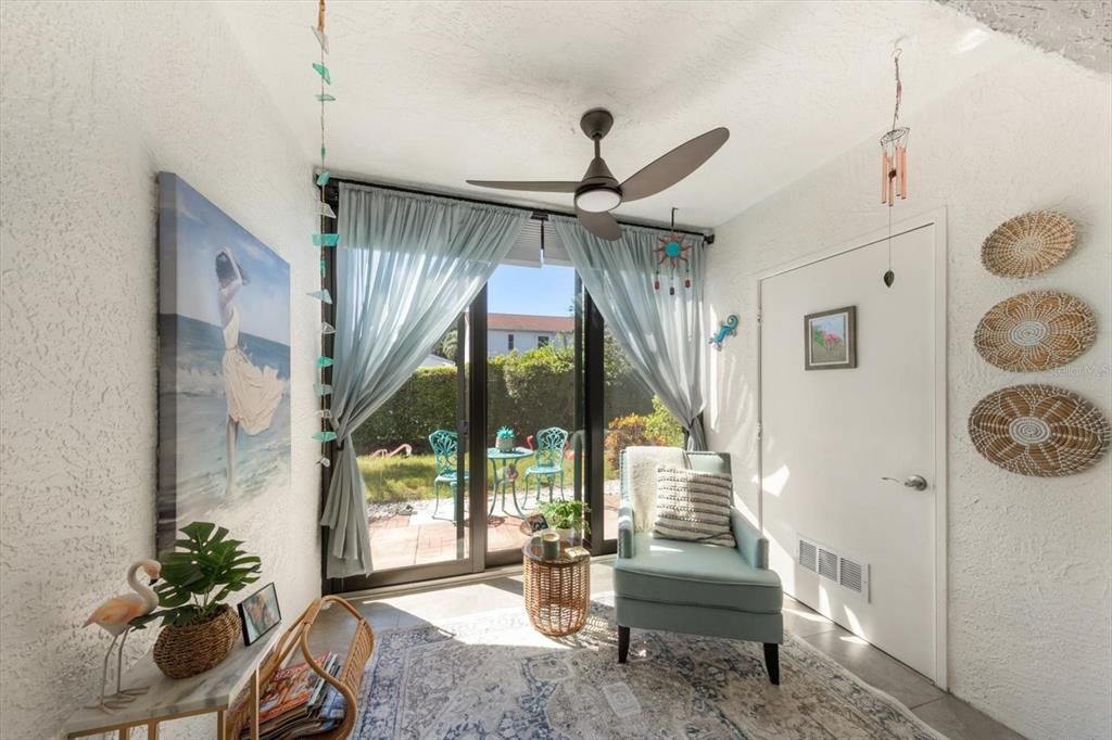 For Sale: $224,999 (2 beds, 2 baths, 928 Square Feet)