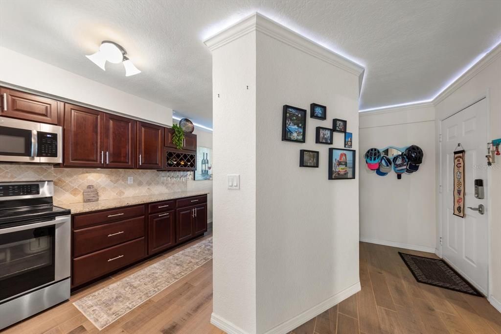 For Sale: $224,999 (2 beds, 2 baths, 928 Square Feet)