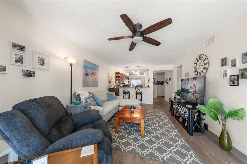 For Sale: $224,999 (2 beds, 2 baths, 928 Square Feet)