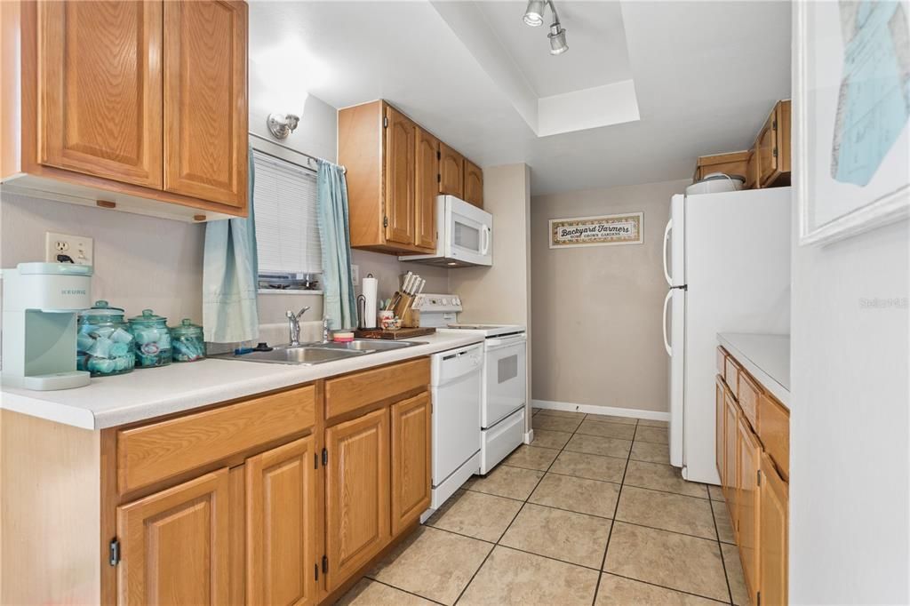 На продажу: $160,000 (2 спален, 1 ванн, 1287 Квадратных фут)