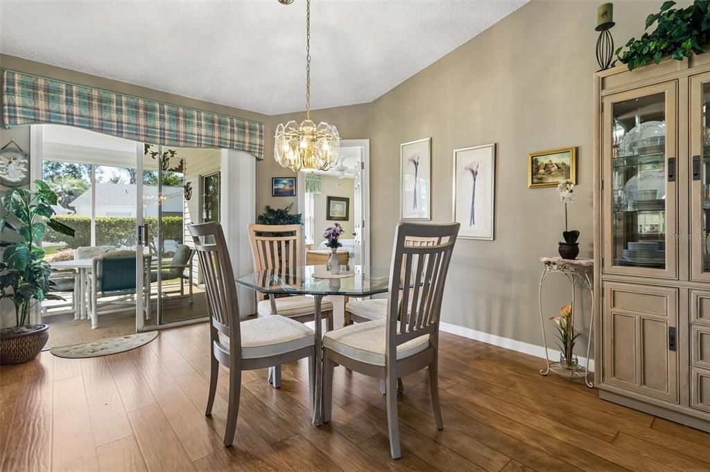 For Sale: $309,000 (2 beds, 2 baths, 1148 Square Feet)
