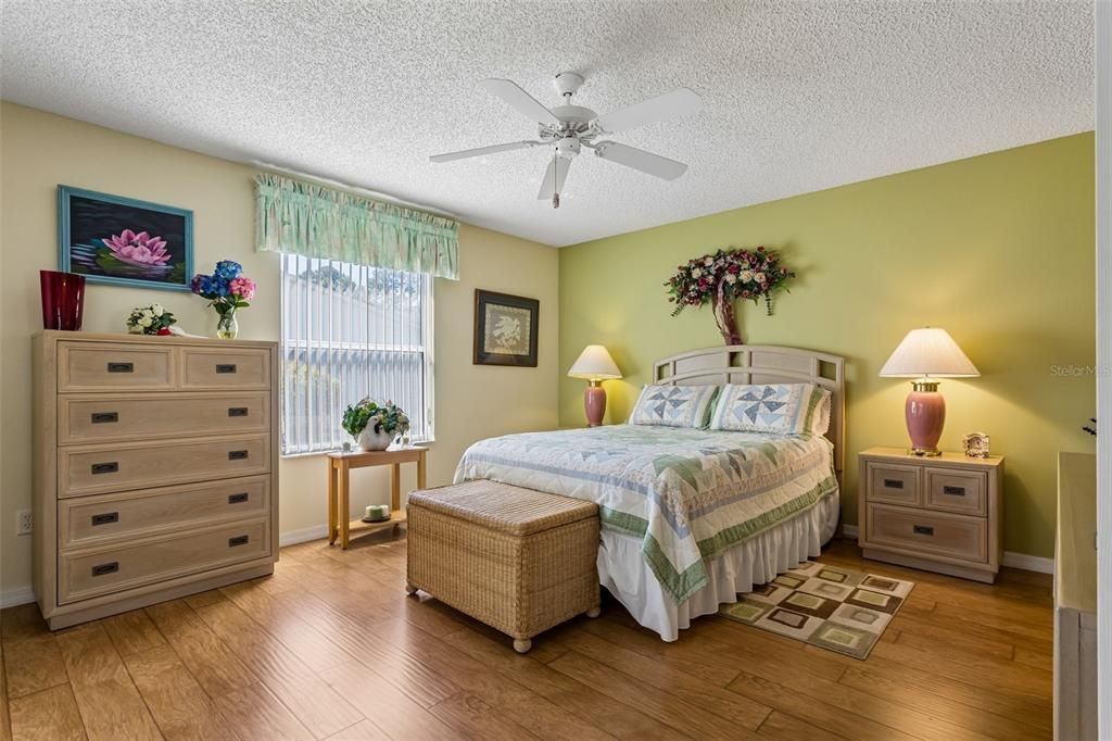 For Sale: $309,000 (2 beds, 2 baths, 1148 Square Feet)