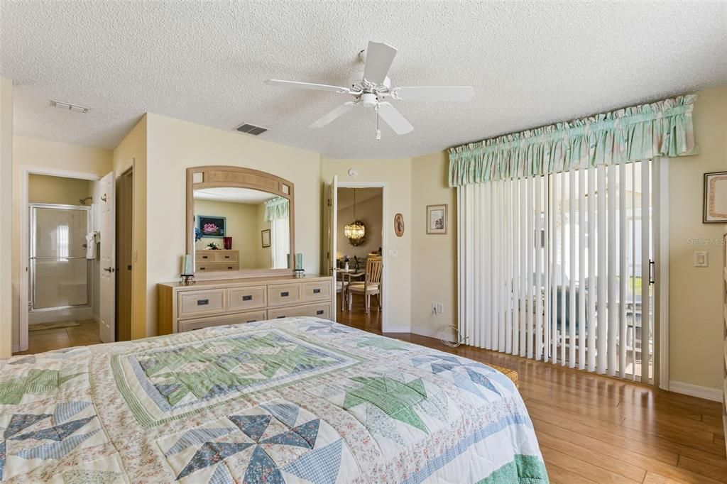 For Sale: $309,000 (2 beds, 2 baths, 1148 Square Feet)
