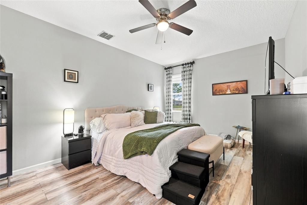 For Rent: $3,600 (5 beds, 3 baths, 3208 Square Feet)