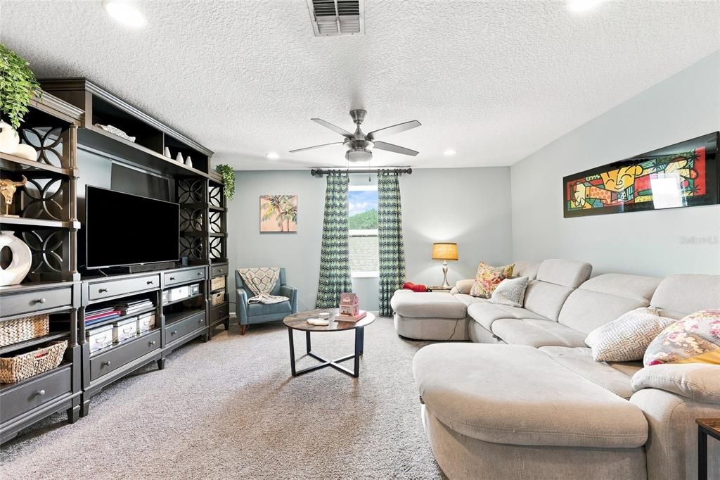 For Rent: $3,600 (5 beds, 3 baths, 3208 Square Feet)