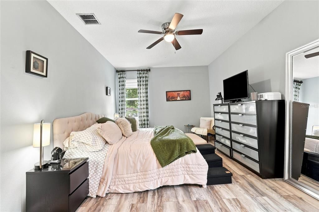 For Rent: $3,600 (5 beds, 3 baths, 3208 Square Feet)