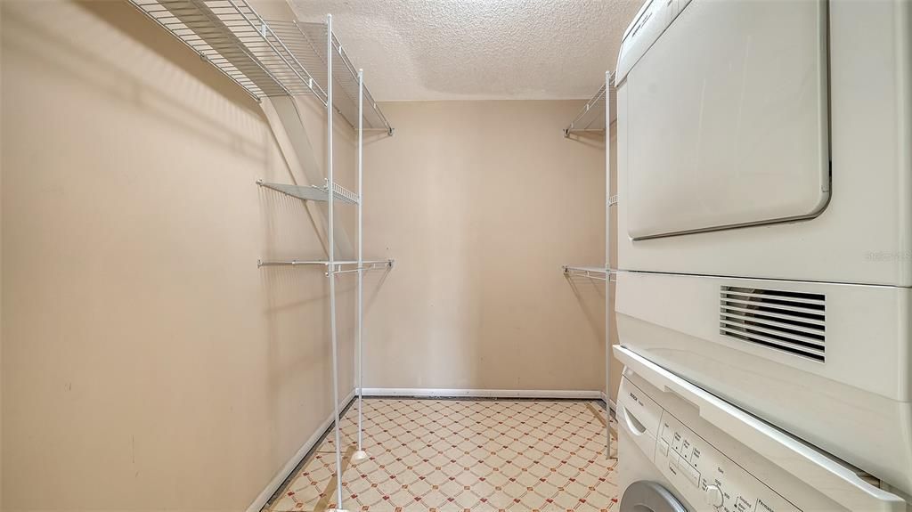 En Venta: $389,500 (2 camas, 2 baños, 1376 Pies cuadrados)