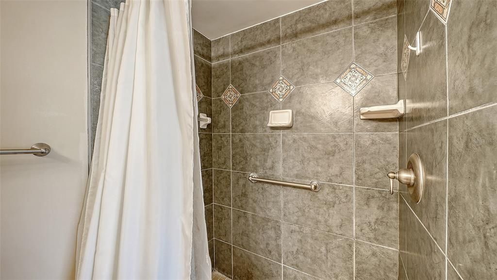 En Venta: $389,500 (2 camas, 2 baños, 1376 Pies cuadrados)