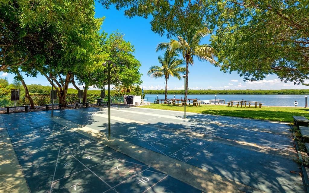 En Venta: $389,500 (2 camas, 2 baños, 1376 Pies cuadrados)