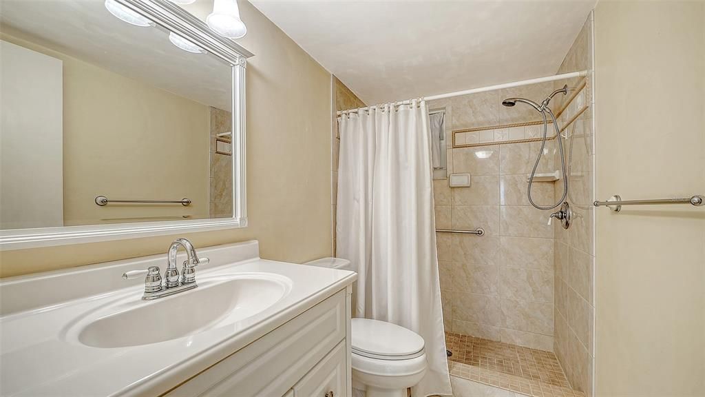 En Venta: $389,500 (2 camas, 2 baños, 1376 Pies cuadrados)