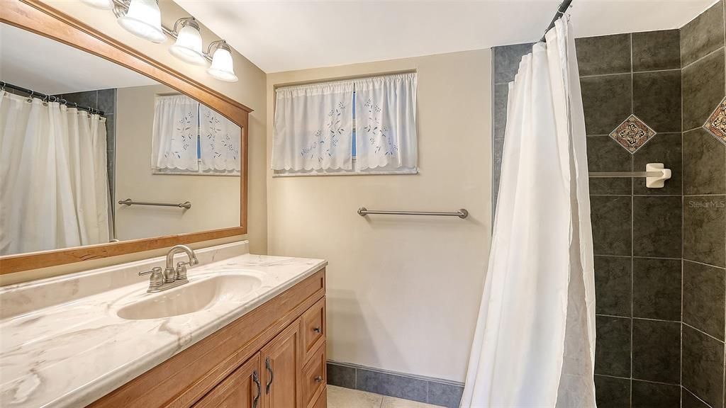 En Venta: $389,500 (2 camas, 2 baños, 1376 Pies cuadrados)