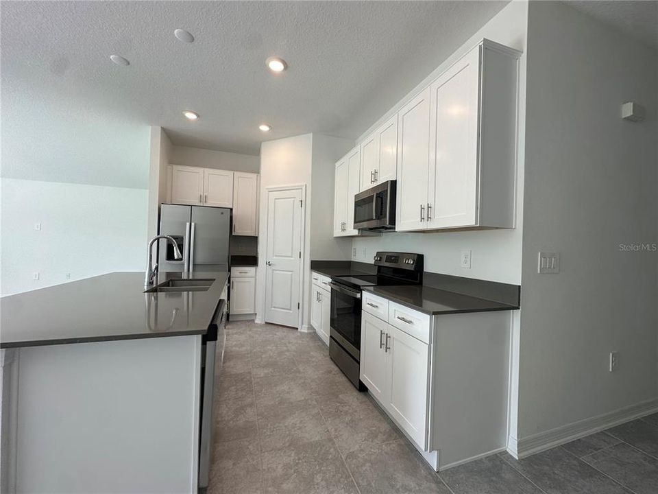 For Rent: $1,950 (3 beds, 2 baths, 1562 Square Feet)