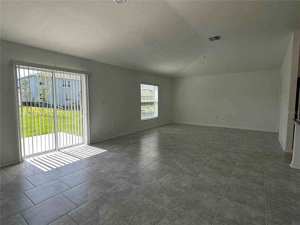 For Rent: $1,950 (3 beds, 2 baths, 1562 Square Feet)