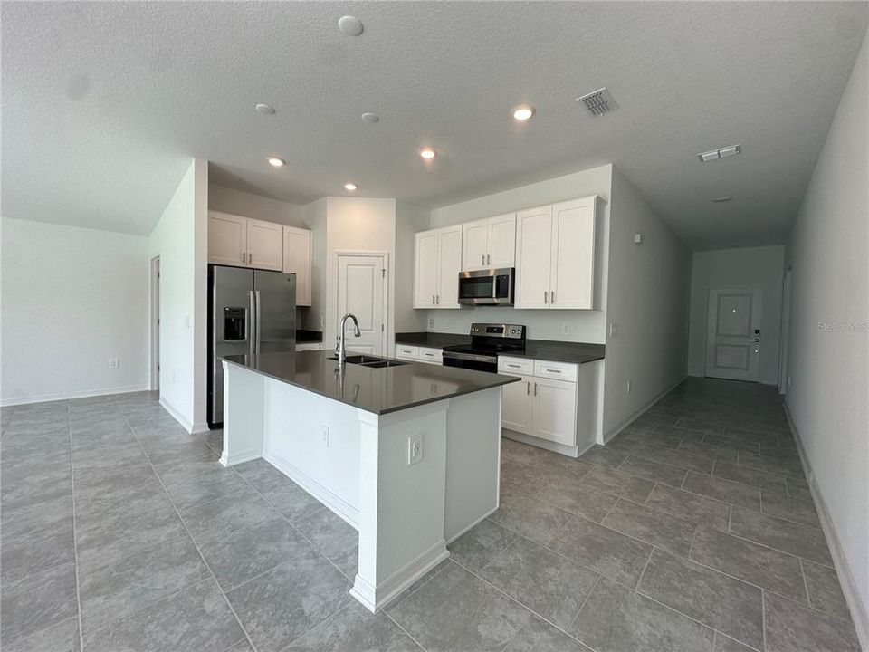 For Rent: $1,950 (3 beds, 2 baths, 1562 Square Feet)