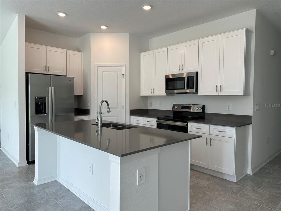 For Rent: $1,950 (3 beds, 2 baths, 1562 Square Feet)