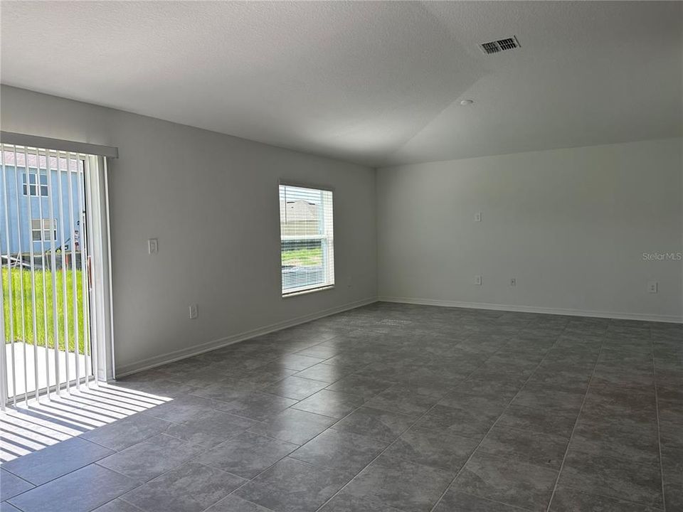 For Rent: $1,950 (3 beds, 2 baths, 1562 Square Feet)