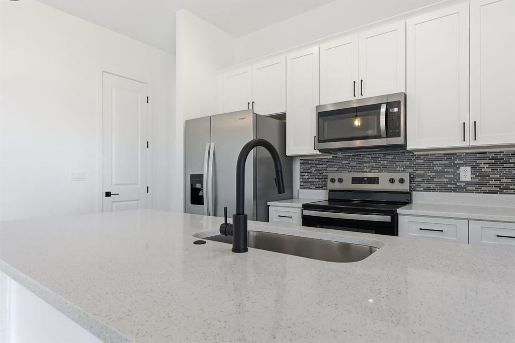 For Sale: $399,900 (4 beds, 3 baths, 2222 Square Feet)