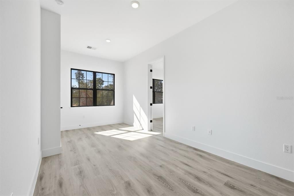 For Sale: $399,900 (4 beds, 3 baths, 2222 Square Feet)