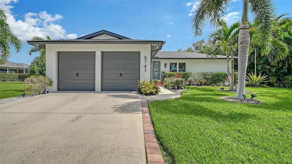 For Sale: $871,500 (3 beds, 2 baths, 1651 Square Feet)