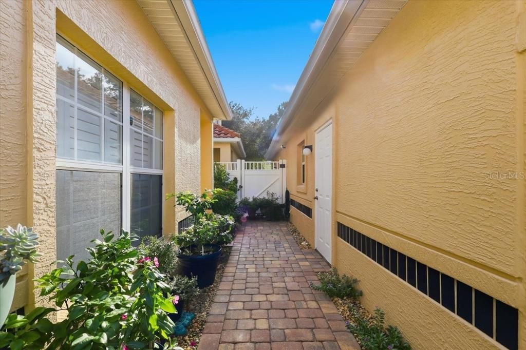 En Venta: $549,900 (3 camas, 2 baños, 2223 Pies cuadrados)