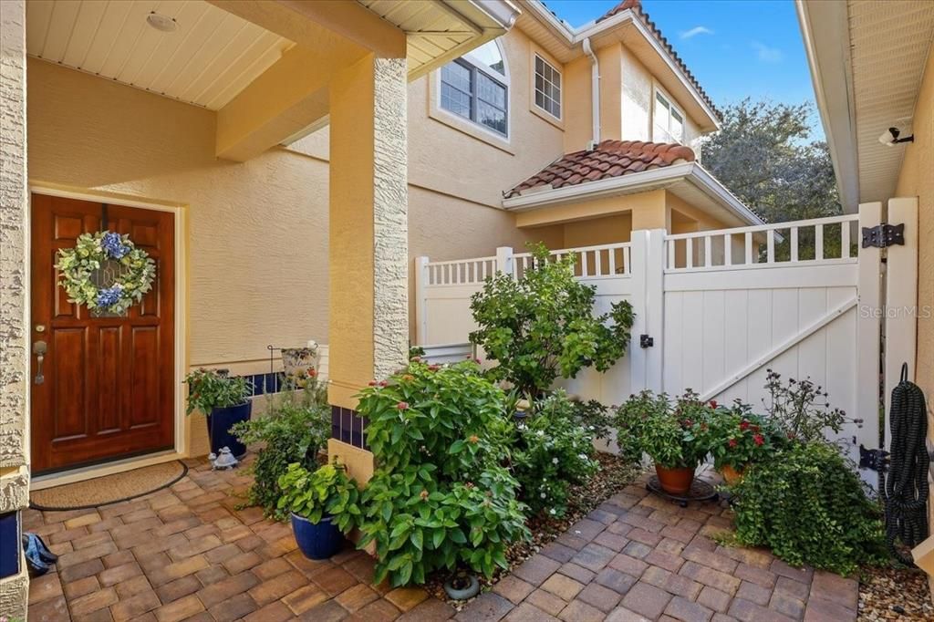 En Venta: $549,900 (3 camas, 2 baños, 2223 Pies cuadrados)