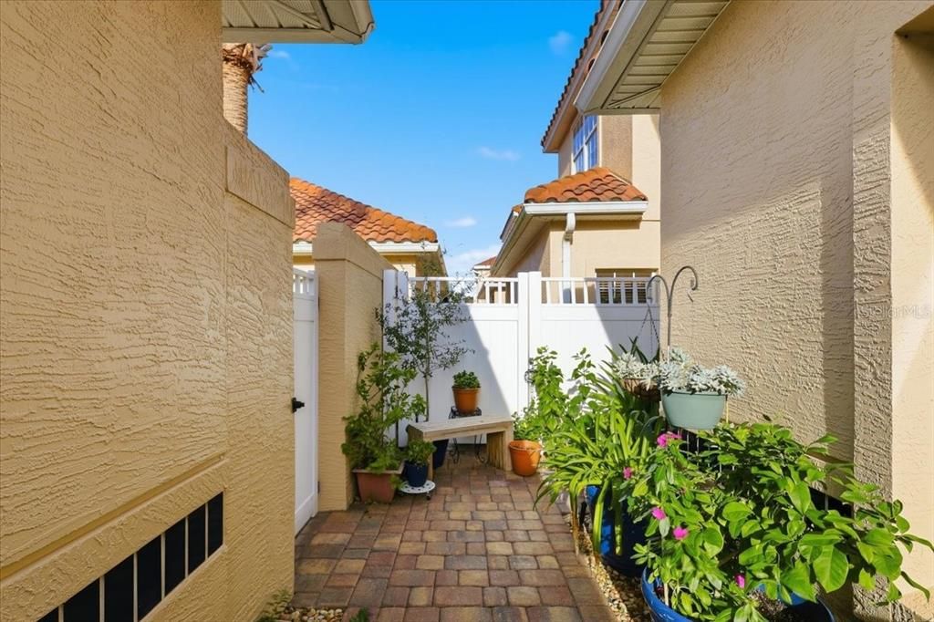 En Venta: $549,900 (3 camas, 2 baños, 2223 Pies cuadrados)