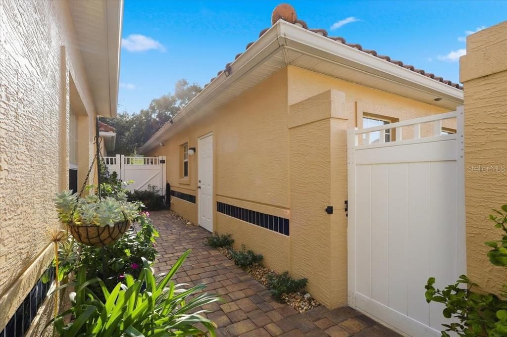 En Venta: $549,900 (3 camas, 2 baños, 2223 Pies cuadrados)