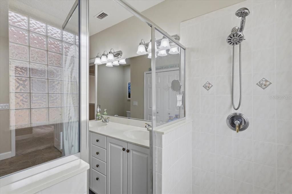 En Venta: $549,900 (3 camas, 2 baños, 2223 Pies cuadrados)