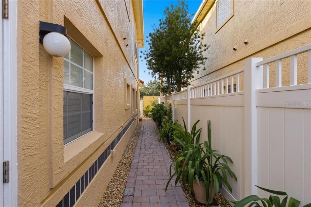 En Venta: $549,900 (3 camas, 2 baños, 2223 Pies cuadrados)