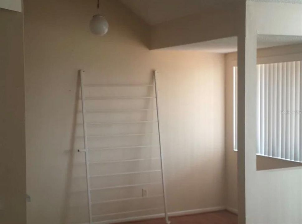 For Sale: $115,000 (2 beds, 1 baths, 559 Square Feet)