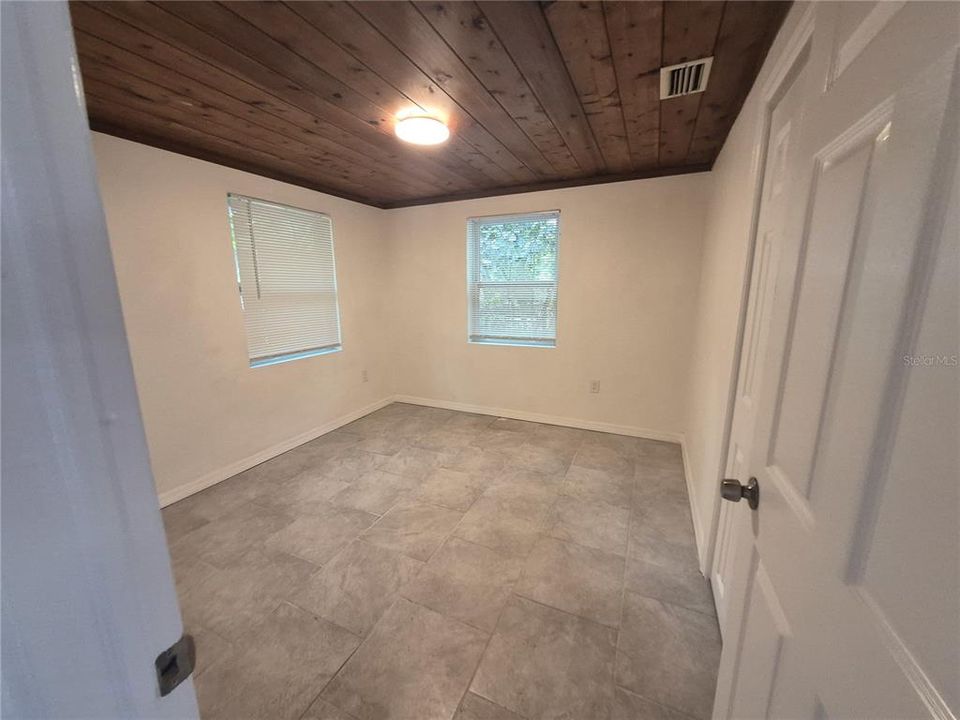 For Rent: $1,299 (2 beds, 1 baths, 720 Square Feet)