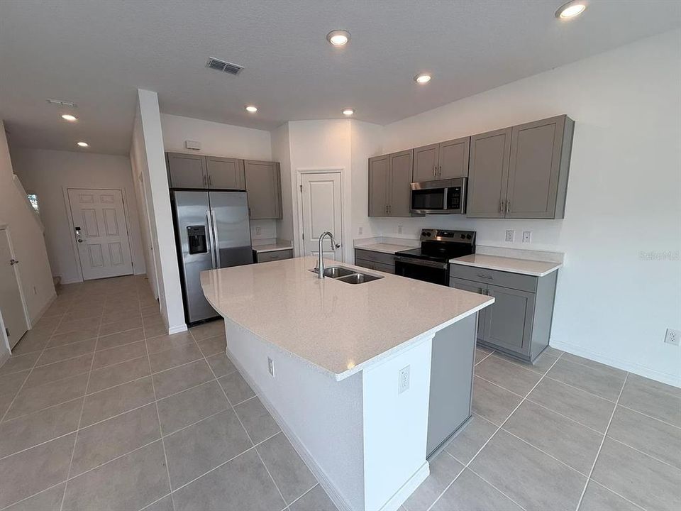 For Rent: $1,975 (3 beds, 2 baths, 1373 Square Feet)