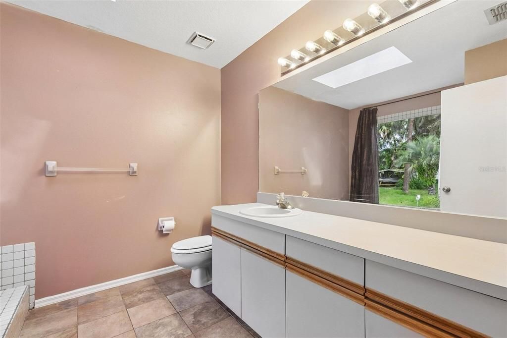 Activo con contrato: $294,900 (3 camas, 2 baños, 1678 Pies cuadrados)