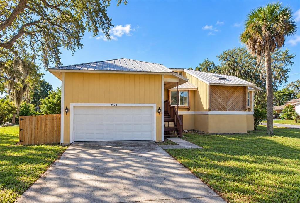 For Sale: $299,500 (3 beds, 2 baths, 1678 Square Feet)