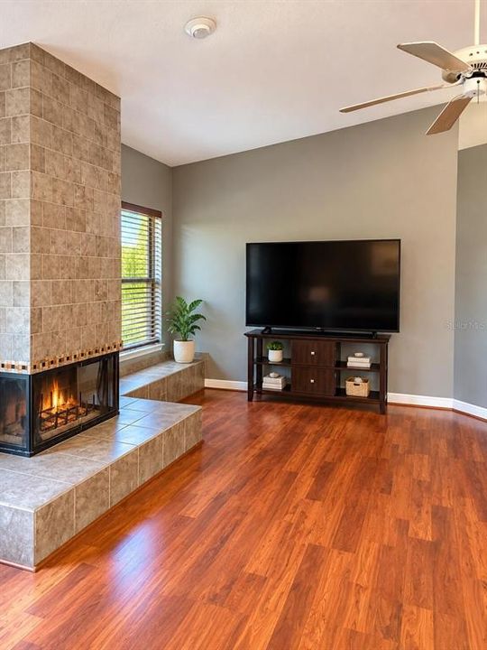 For Sale: $299,500 (3 beds, 2 baths, 1678 Square Feet)