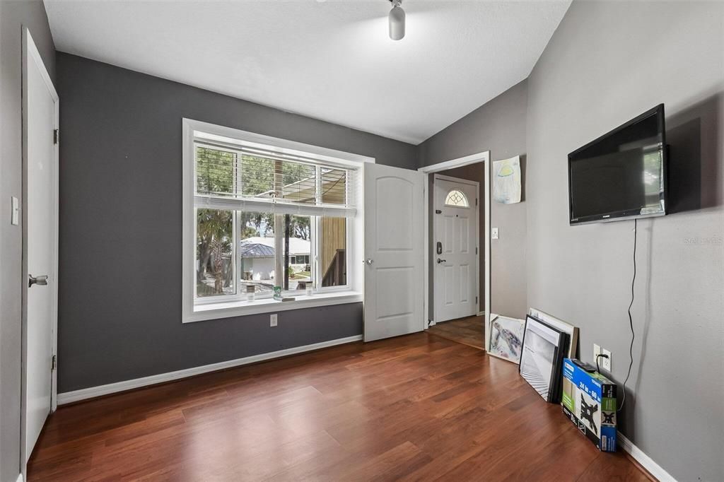 Activo con contrato: $294,900 (3 camas, 2 baños, 1678 Pies cuadrados)