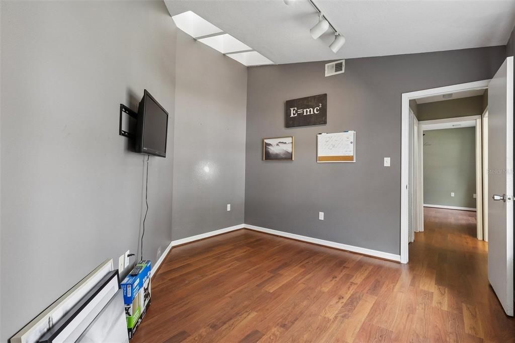 Activo con contrato: $294,900 (3 camas, 2 baños, 1678 Pies cuadrados)
