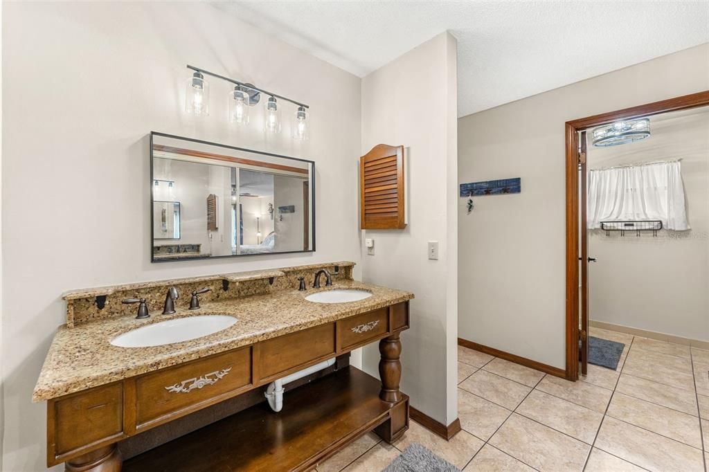 For Sale: $295,000 (2 beds, 2 baths, 1254 Square Feet)