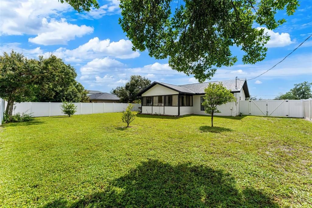 For Sale: $295,000 (2 beds, 2 baths, 1254 Square Feet)